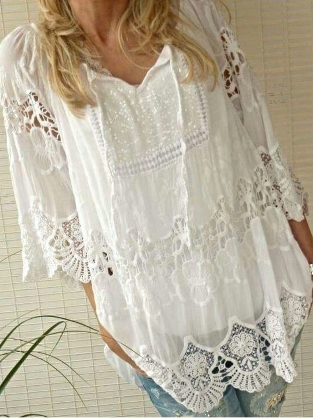 Le Marais Lace White Tunic Top with Scalloped Hem Size Medium